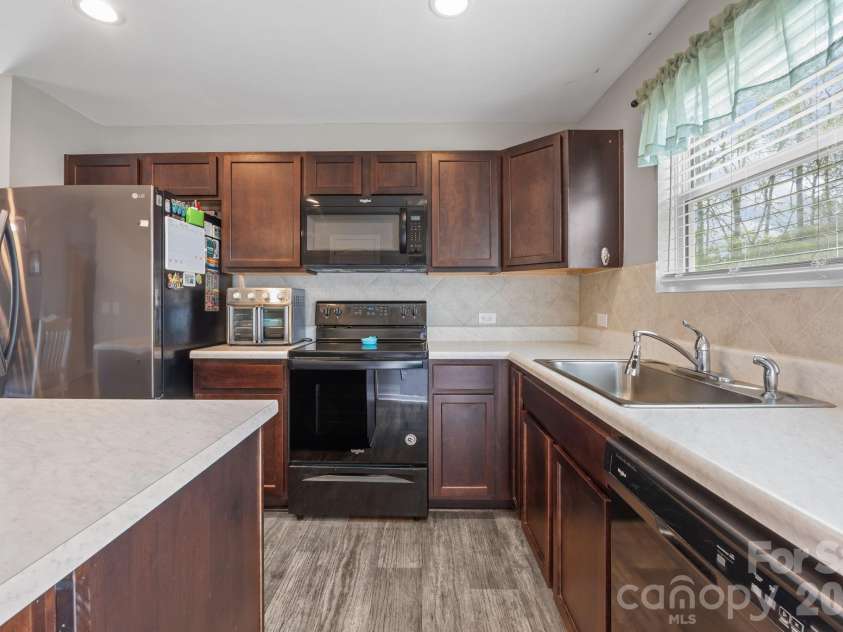 813 Yorkshire Drive, Albemarle, NC 28001.  MLS# CAR4390673, YatesRealty ID 28525. 