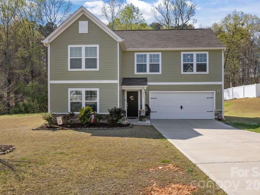813 Yorkshire Drive, Albemarle, NC 28001.  MLS# CAR4390673, YatesRealty ID 28525. Welcome Home!