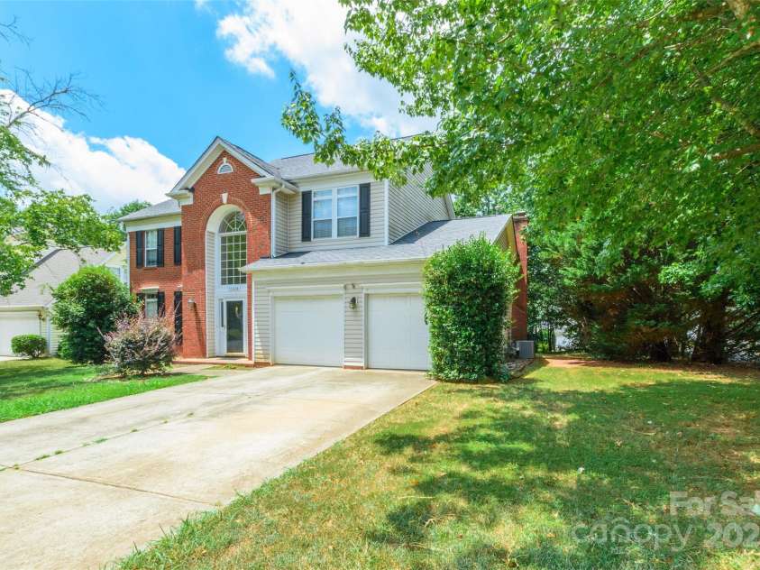 13808 Hatton Cross Drive, Charlotte, NC 28278.  MLS# CAR4284228, YatesRealty ID 28527. 
