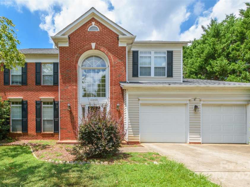 13808 Hatton Cross Drive, Charlotte, NC 28278.  MLS# CAR4284228, YatesRealty ID 28527. 