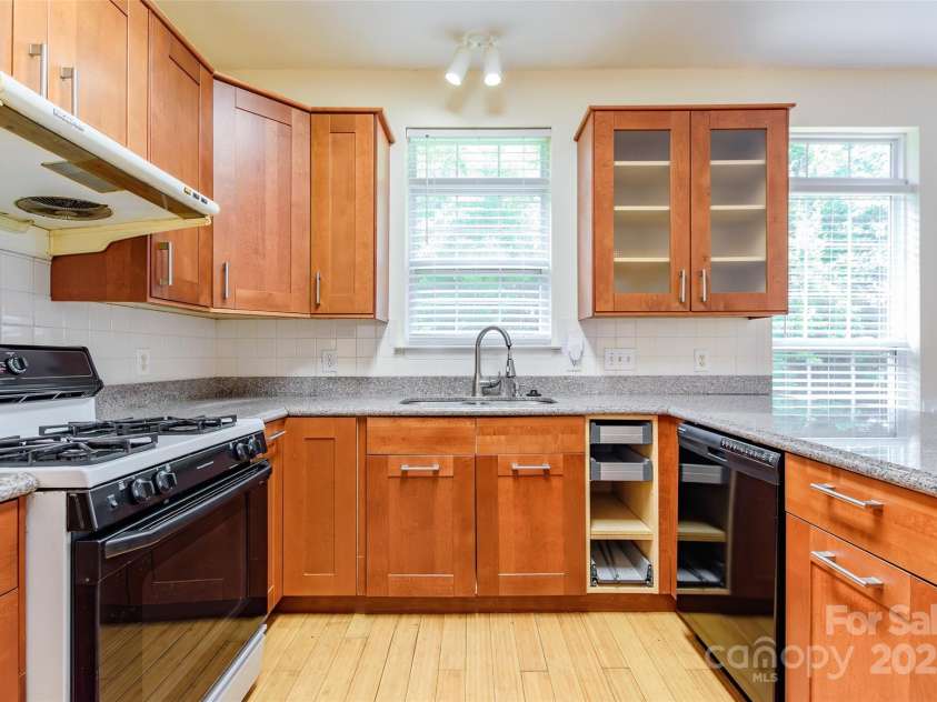 13808 Hatton Cross Drive, Charlotte, NC 28278.  MLS# CAR4284228, YatesRealty ID 28527. 