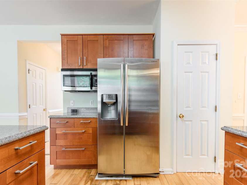 13808 Hatton Cross Drive, Charlotte, NC 28278.  MLS# CAR4284228, YatesRealty ID 28527. 