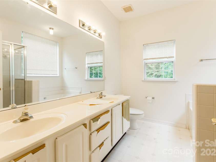 13808 Hatton Cross Drive, Charlotte, NC 28278.  MLS# CAR4284228, YatesRealty ID 28527. 