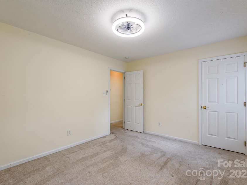 13808 Hatton Cross Drive, Charlotte, NC 28278.  MLS# CAR4284228, YatesRealty ID 28527. 