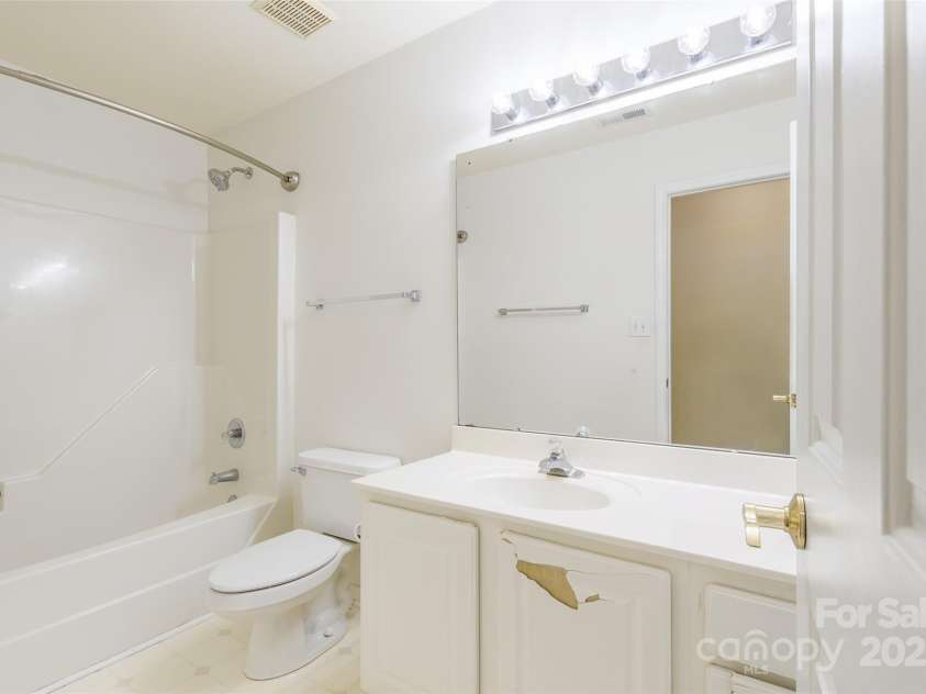 13808 Hatton Cross Drive, Charlotte, NC 28278.  MLS# CAR4284228, YatesRealty ID 28527. 