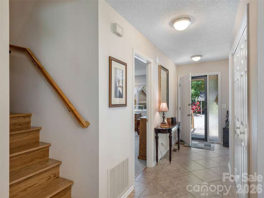 905 Red Oak Drive, Hendersonville, NC 28791.  MLS# CAR4388425, YatesRealty ID 28527. 