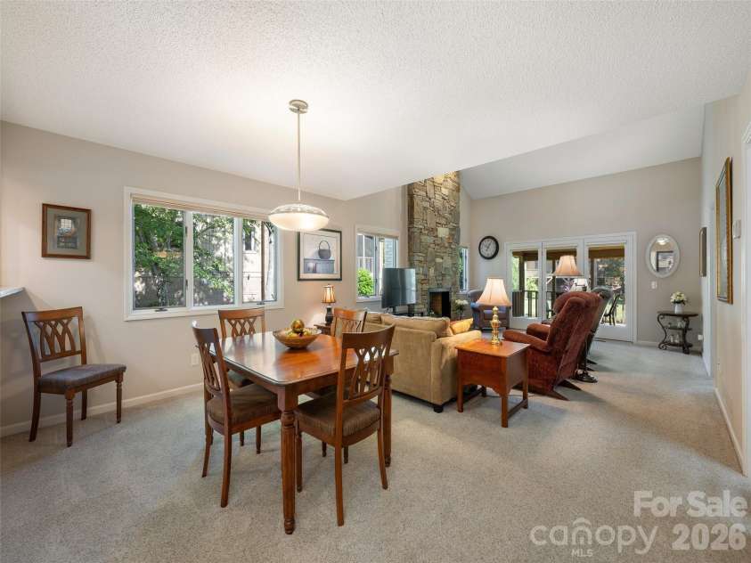 905 Red Oak Drive, Hendersonville, NC 28791.  MLS# CAR4388425, YatesRealty ID 28527. 