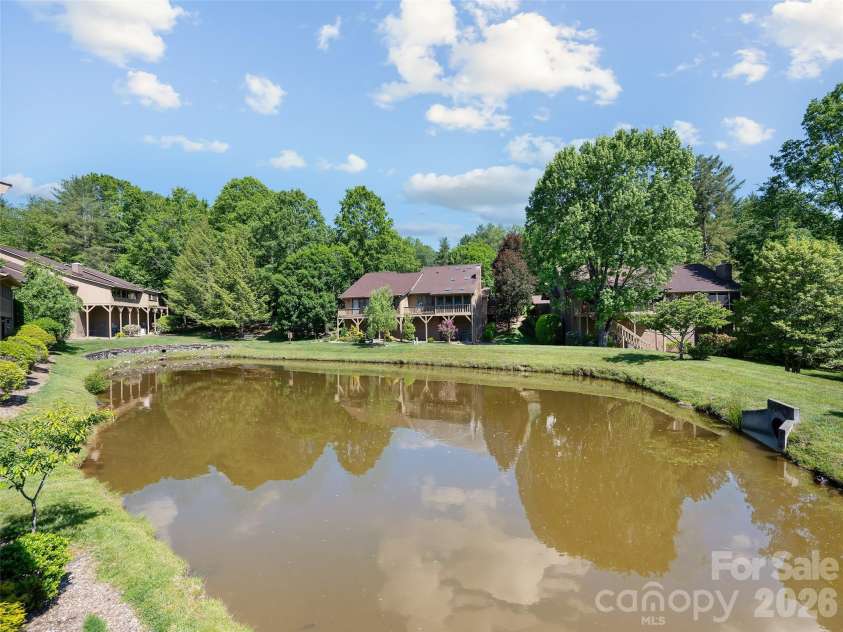 905 Red Oak Drive, Hendersonville, NC 28791.  MLS# CAR4388425, YatesRealty ID 28527. 