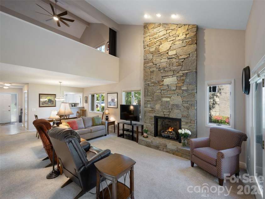 905 Red Oak Drive, Hendersonville, NC 28791.  MLS# CAR4388425, YatesRealty ID 28527. 