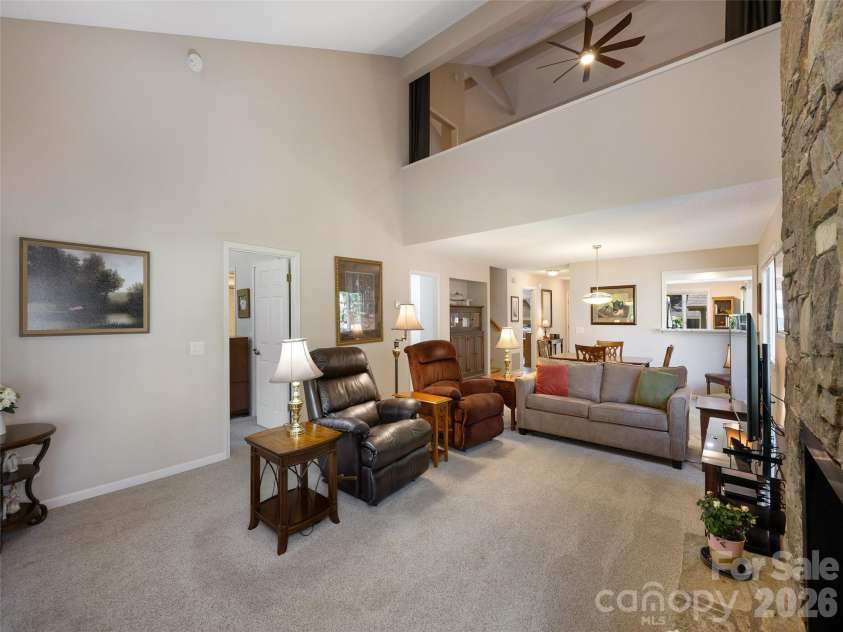 905 Red Oak Drive, Hendersonville, NC 28791.  MLS# CAR4388425, YatesRealty ID 28527. 