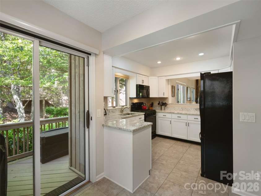 905 Red Oak Drive, Hendersonville, NC 28791.  MLS# CAR4388425, YatesRealty ID 28527. 