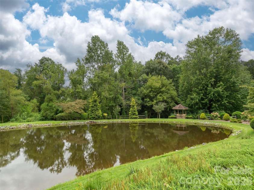 905 Red Oak Drive, Hendersonville, NC 28791.  MLS# CAR4388425, YatesRealty ID 28527. 