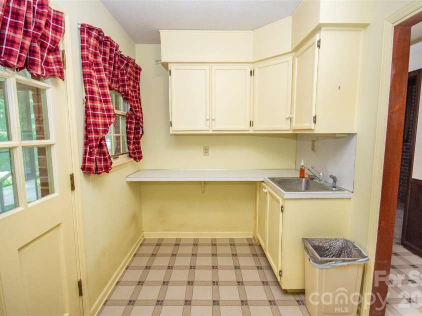 229 Dunlap Gate Road, Statesville, NC 28625.  MLS# CAR4382406, YatesRealty ID 28528. 