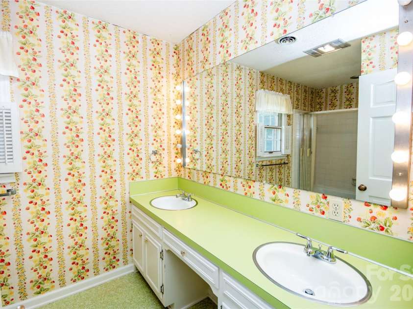 229 Dunlap Gate Road, Statesville, NC 28625.  MLS# CAR4382406, YatesRealty ID 28528. 
