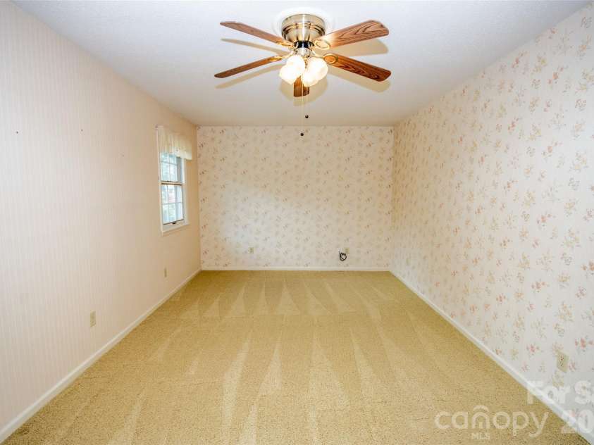 229 Dunlap Gate Road, Statesville, NC 28625.  MLS# CAR4382406, YatesRealty ID 28528. 