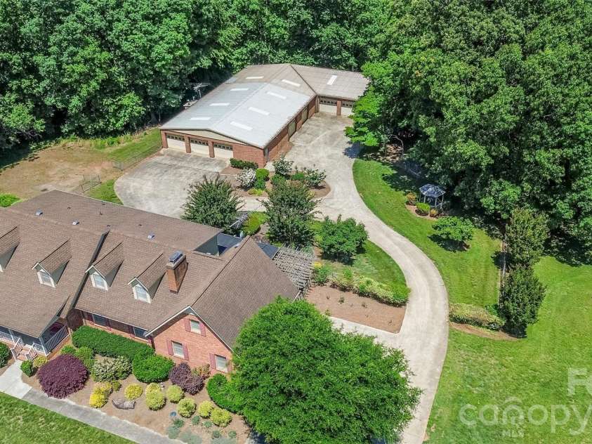 229 Dunlap Gate Road, Statesville, NC 28625.  MLS# CAR4382406, YatesRealty ID 28528. 