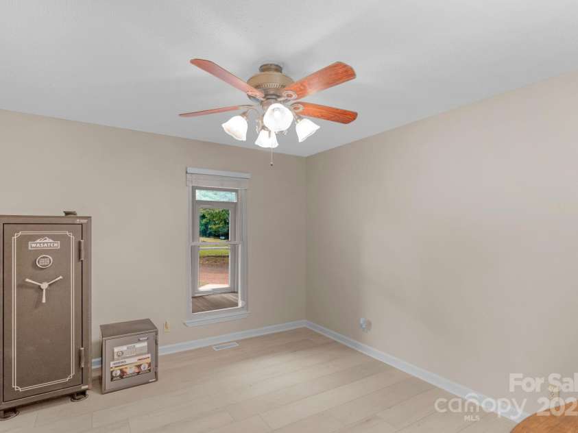 195 Azalea Road, Mooresville, NC 28115.  MLS# CAR4278214, YatesRealty ID 28529. 