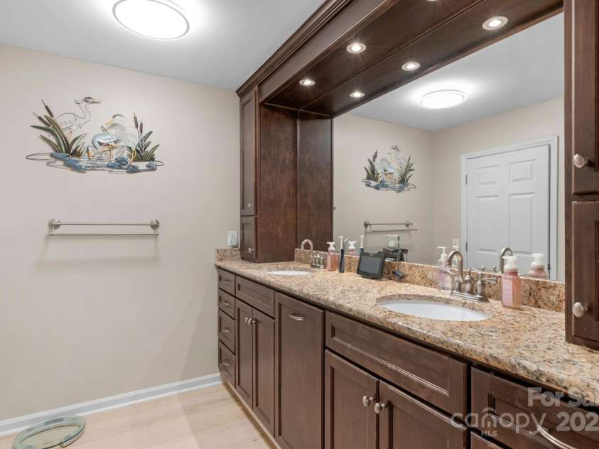 195 Azalea Road, Mooresville, NC 28115.  MLS# CAR4278214, YatesRealty ID 28529. 