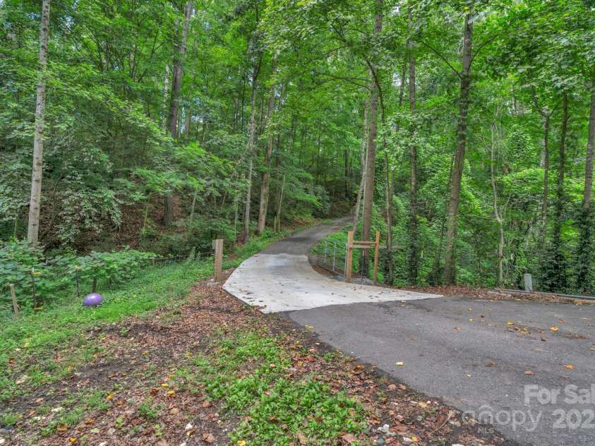 195 Azalea Road, Mooresville, NC 28115.  MLS# CAR4278214, YatesRealty ID 28529. 