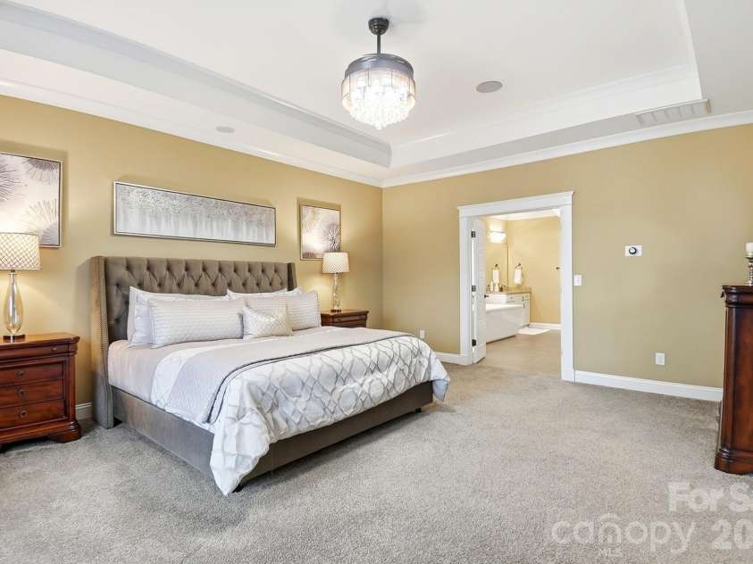7626 Deerfield Manor Drive, Charlotte, NC 28270.  MLS# CAR4383264, YatesRealty ID 28529. 