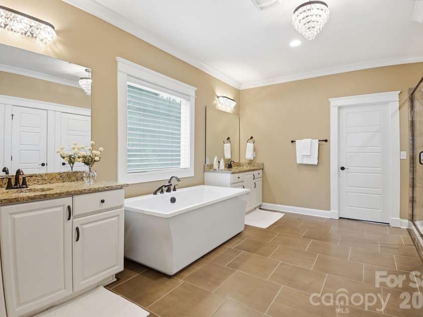 7626 Deerfield Manor Drive, Charlotte, NC 28270.  MLS# CAR4383264, YatesRealty ID 28529. 