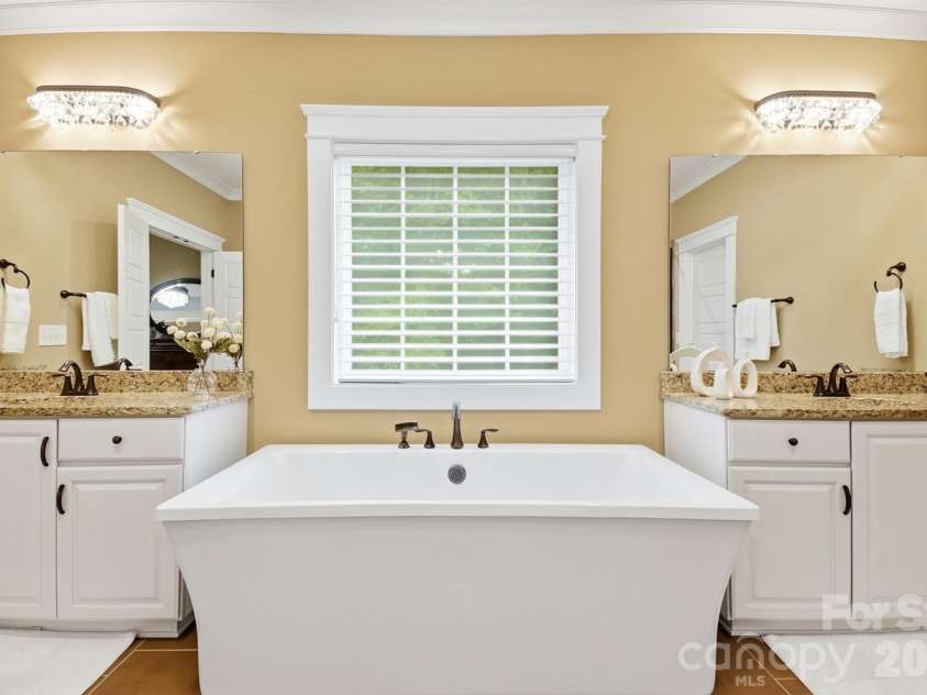 7626 Deerfield Manor Drive, Charlotte, NC 28270.  MLS# CAR4383264, YatesRealty ID 28529. 