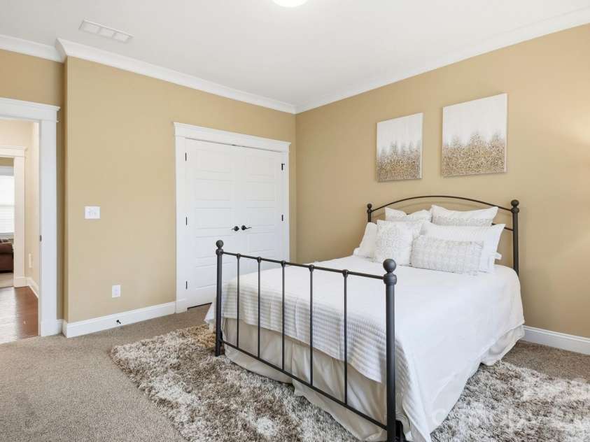 7626 Deerfield Manor Drive, Charlotte, NC 28270.  MLS# CAR4383264, YatesRealty ID 28529. 
