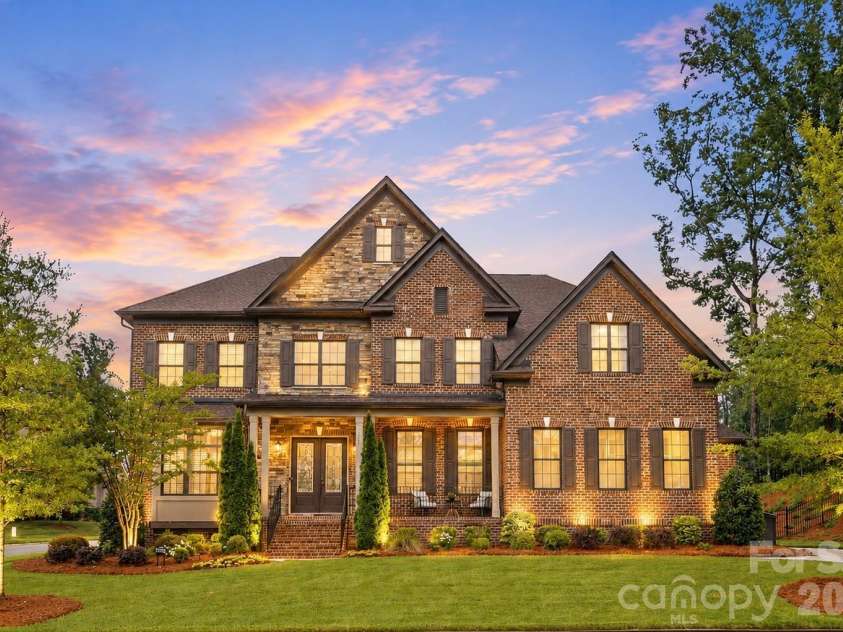 7626 Deerfield Manor Drive, Charlotte, NC 28270.  MLS# CAR4383264, YatesRealty ID 28529. 