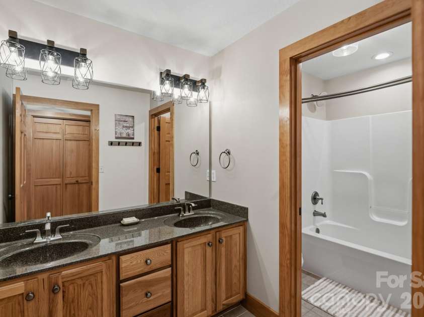 280 Bear River Lodge Trail, Marshall, NC 28753.  MLS# CAR4370579, YatesRealty ID 28530. Full Bath Upstairs