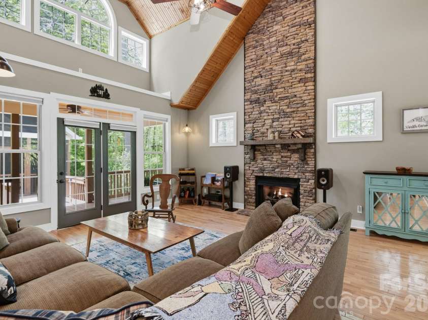 280 Bear River Lodge Trail, Marshall, NC 28753.  MLS# CAR4370579, YatesRealty ID 28530. Spacious Living Room with Vaulted/Cathedral Ceiling and Deck Access