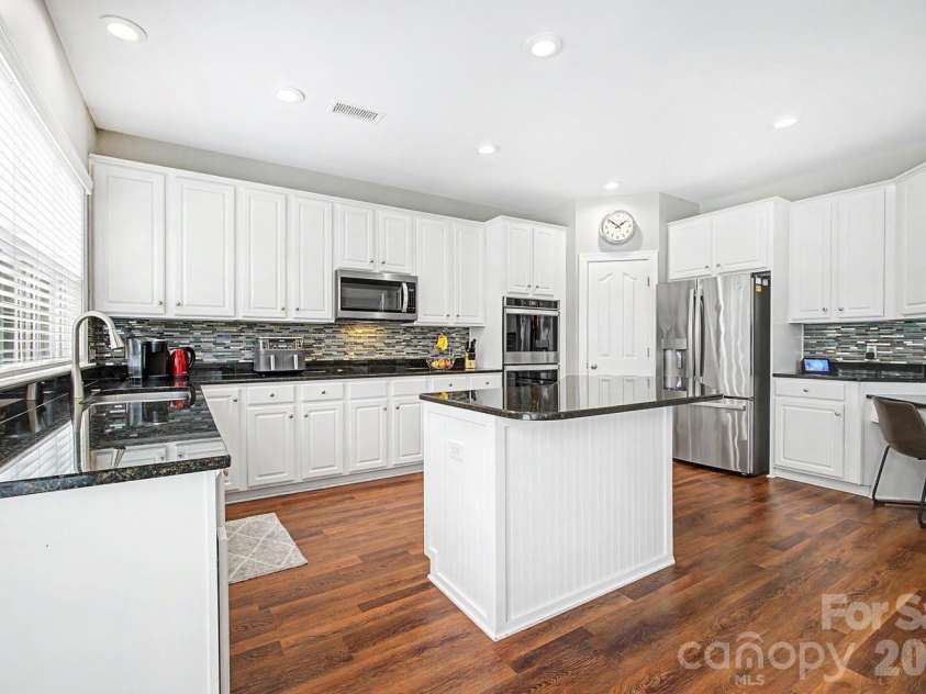 10913 Knight Castle Drive, Charlotte, NC 28277.  MLS# CAR4389242, YatesRealty ID 28532. 