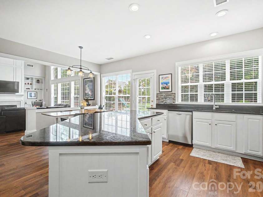 10913 Knight Castle Drive, Charlotte, NC 28277.  MLS# CAR4389242, YatesRealty ID 28532. 