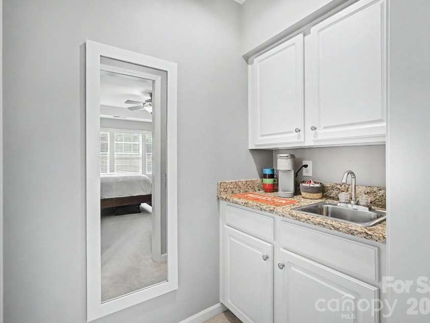 10913 Knight Castle Drive, Charlotte, NC 28277.  MLS# CAR4389242, YatesRealty ID 28532. 