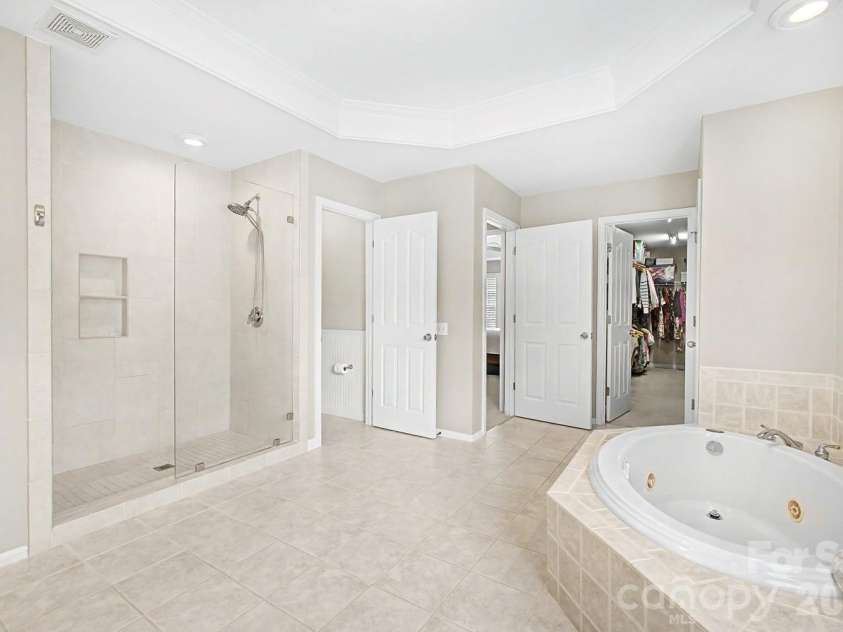 10913 Knight Castle Drive, Charlotte, NC 28277.  MLS# CAR4389242, YatesRealty ID 28532. 