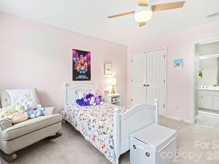 10913 Knight Castle Drive, Charlotte, NC 28277.  MLS# CAR4389242, YatesRealty ID 28532. 