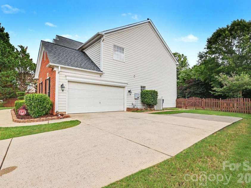 10913 Knight Castle Drive, Charlotte, NC 28277.  MLS# CAR4389242, YatesRealty ID 28532. 
