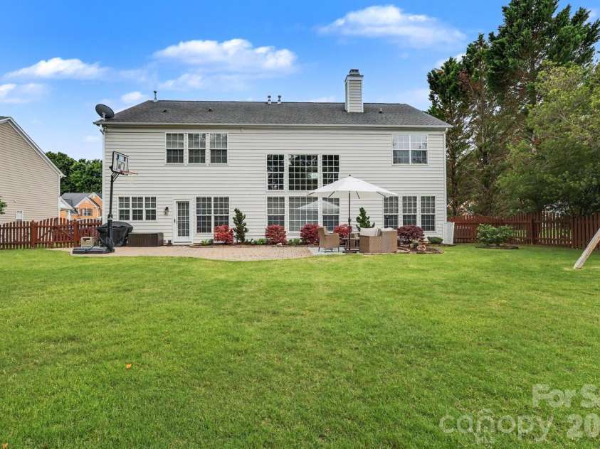 10913 Knight Castle Drive, Charlotte, NC 28277.  MLS# CAR4389242, YatesRealty ID 28532. 