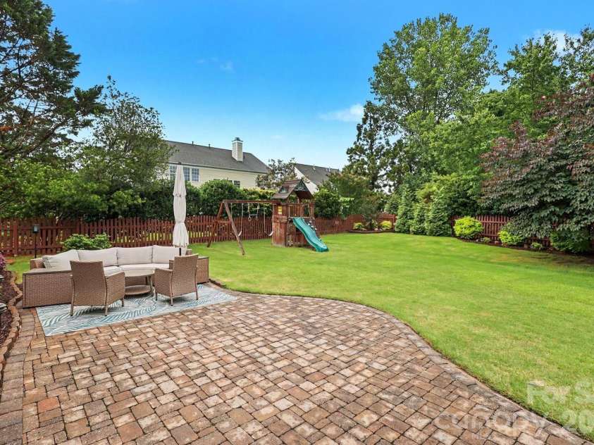 10913 Knight Castle Drive, Charlotte, NC 28277.  MLS# CAR4389242, YatesRealty ID 28532. 