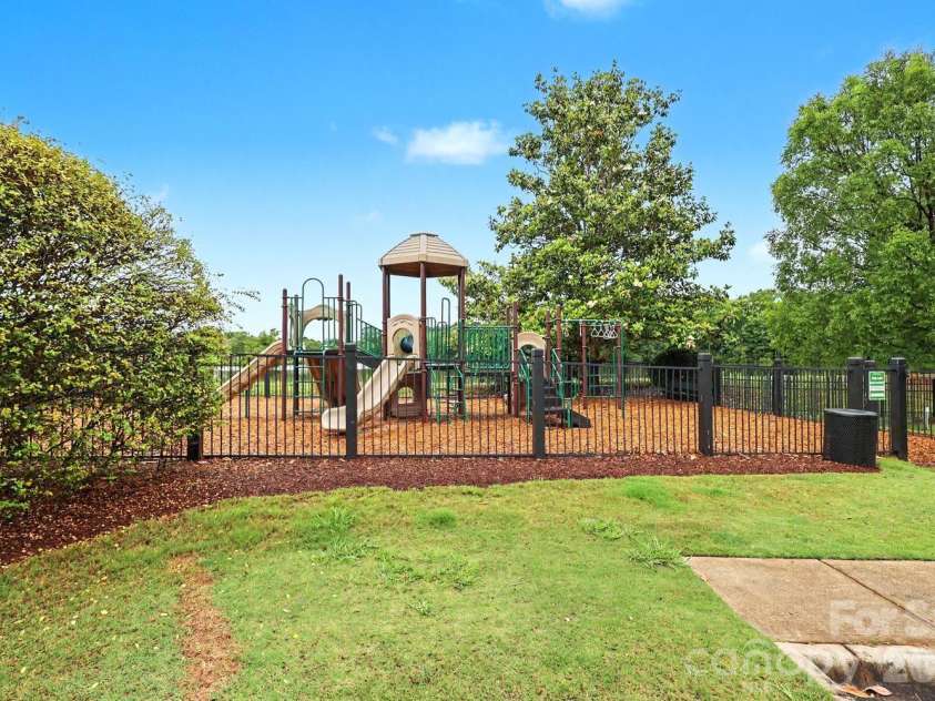 10913 Knight Castle Drive, Charlotte, NC 28277.  MLS# CAR4389242, YatesRealty ID 28532. 