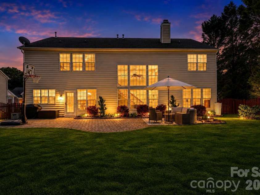 10913 Knight Castle Drive, Charlotte, NC 28277.  MLS# CAR4389242, YatesRealty ID 28532. 
