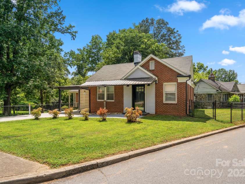 115 Catawba Street, Morganton, NC 28655.  MLS# CAR4269249, YatesRealty ID 28532. 