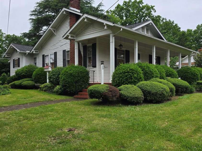 129 Carolina Avenue, Forest City, NC 28043.  MLS# CAR4264480, YatesRealty ID 28533. 