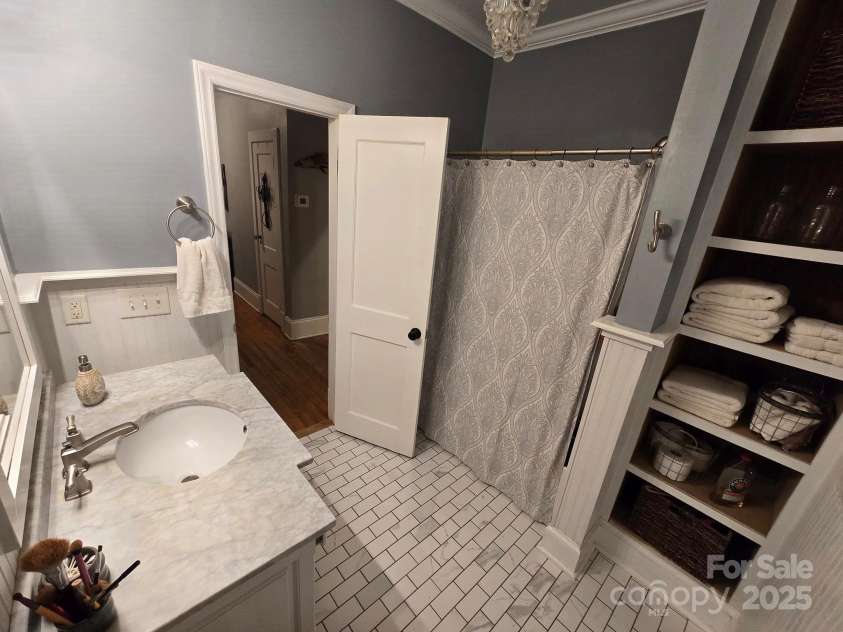 129 Carolina Avenue, Forest City, NC 28043.  MLS# CAR4264480, YatesRealty ID 28533. 