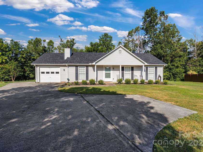 1012 Thorncrest Drive, Fletcher, NC 28732.  MLS# CAR4280645, YatesRealty ID 28534. 