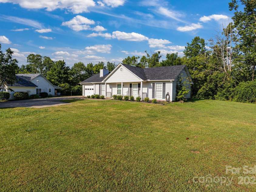 1012 Thorncrest Drive, Fletcher, NC 28732.  MLS# CAR4280645, YatesRealty ID 28534. 