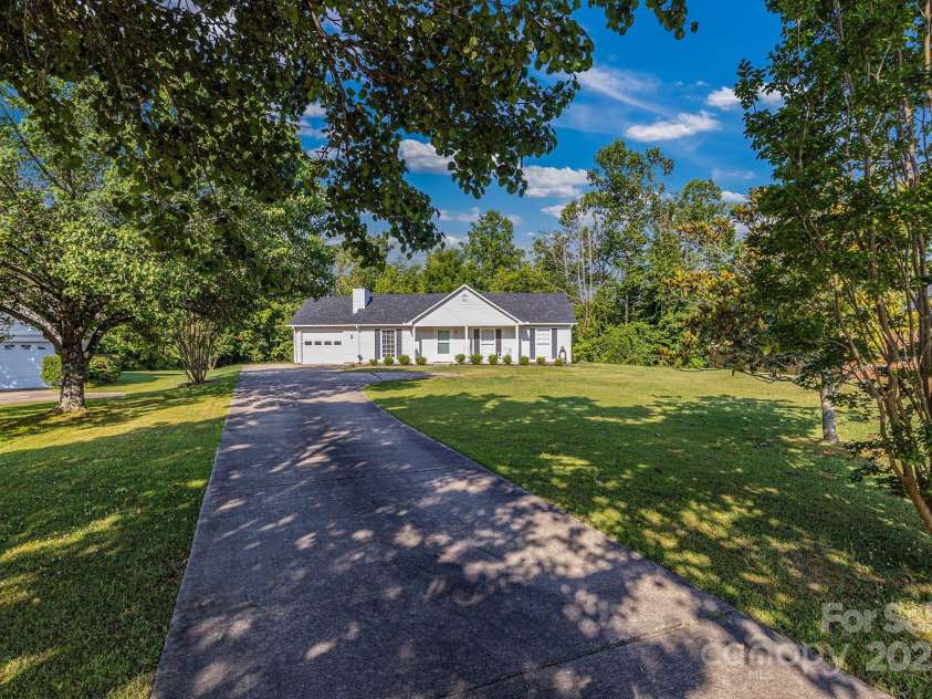 1012 Thorncrest Drive, Fletcher, NC 28732.  MLS# CAR4280645, YatesRealty ID 28534. 