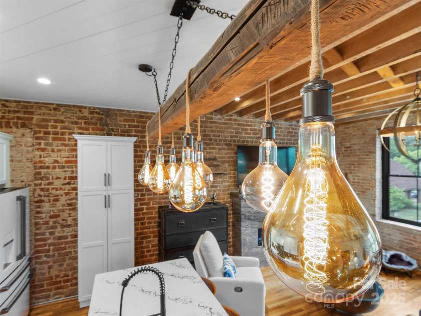 5 Town Square, Burnsville, NC 28714.  MLS# CAR4284216, YatesRealty ID 28535. 