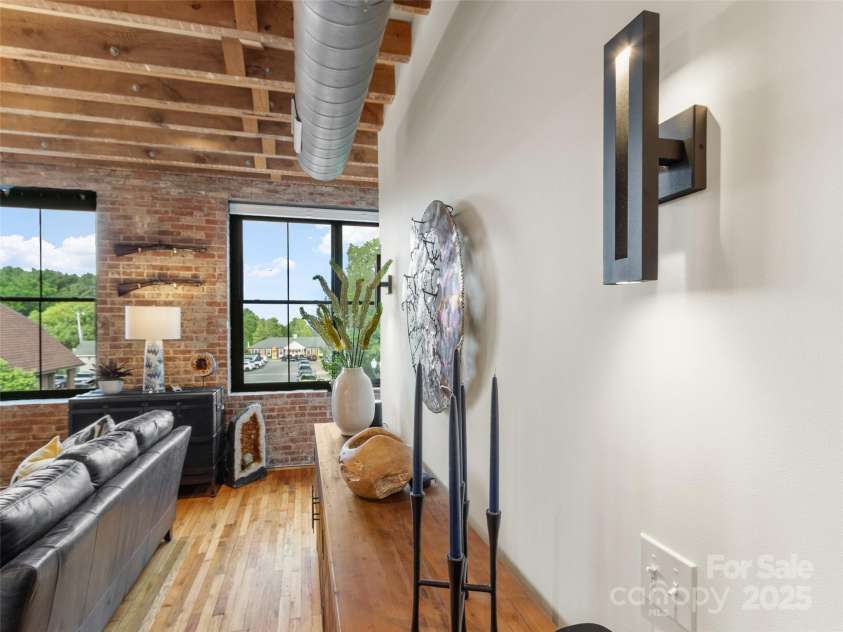 5 Town Square, Burnsville, NC 28714.  MLS# CAR4284216, YatesRealty ID 28535. 