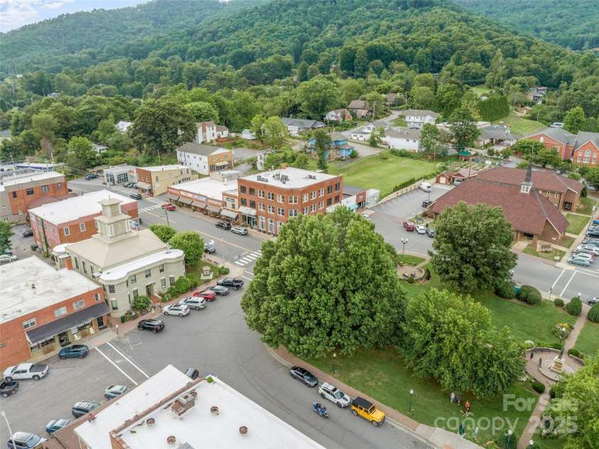 5 Town Square, Burnsville, NC 28714.  MLS# CAR4284216, YatesRealty ID 28535. Condominium Proximity to Burnsville Town Square