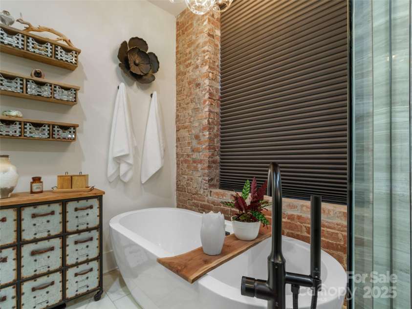 5 Town Square, Burnsville, NC 28714.  MLS# CAR4284216, YatesRealty ID 28535. Primary Bathroom with Soaking Bathtub